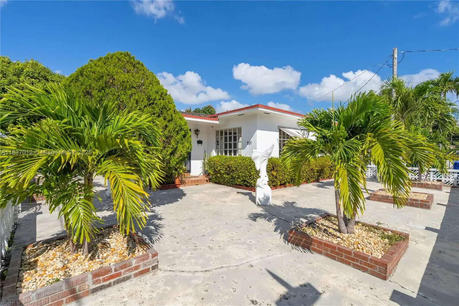 3 bedroom 2 bath Residential for sale at 201 NW 14th Ave, Miami FL 33125