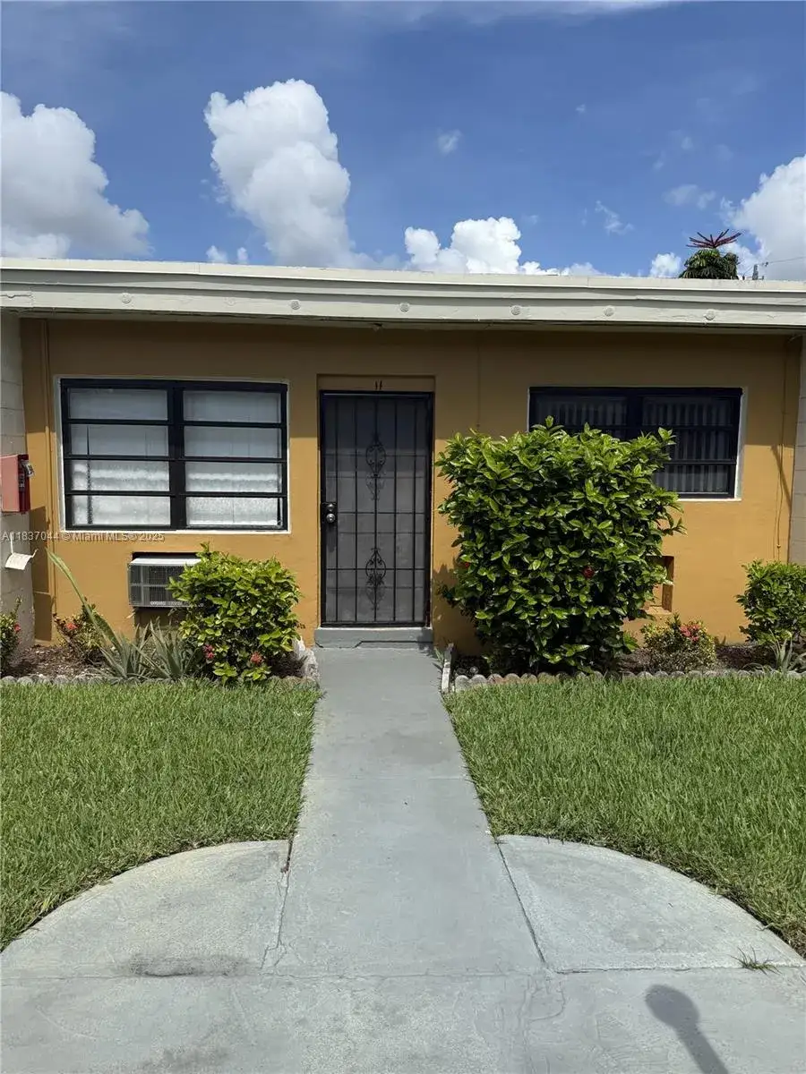 1 bedroom 1 bath Residential Lease for rent at 1845 Pembroke Rd # 11, Hollywood FL 33020
