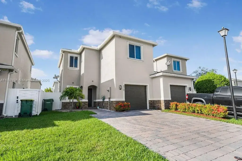 3 bedroom 2 bath Residential for sale at 879 SE 19th St, Homestead FL 33034