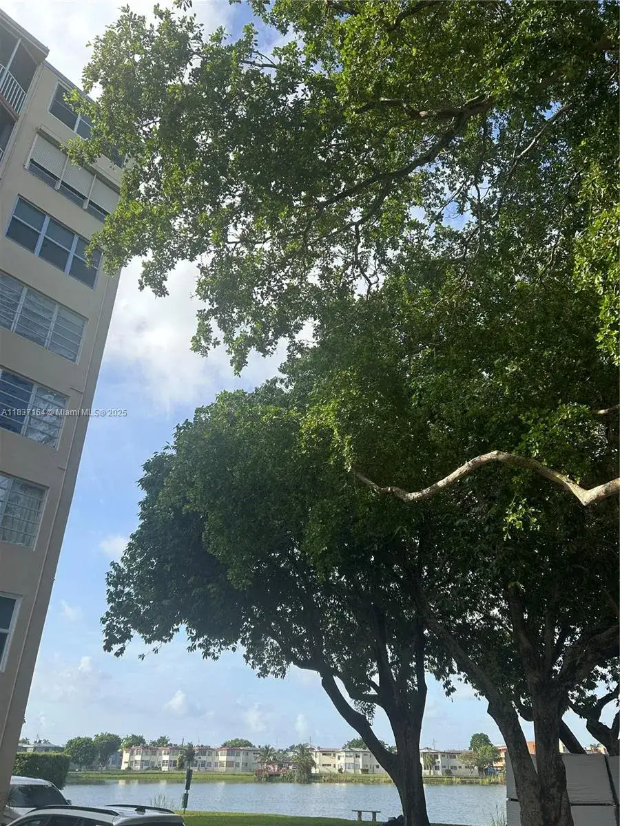 2 bedroom 2 bath Residential for sale at 1750 NE 191st St # 3, Miami FL 33179