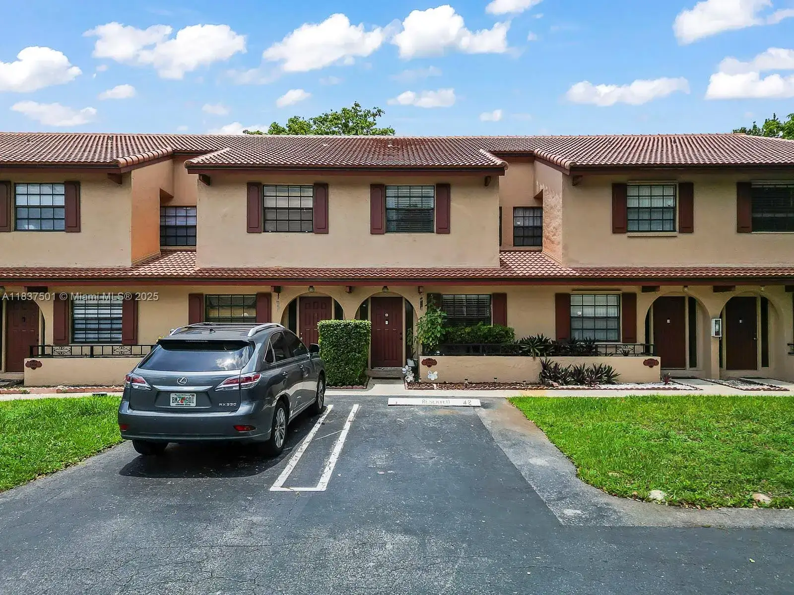 3 bedroom 2 bath Residential for sale at 10942 W Sample Rd # E1, Coral Springs FL 33065