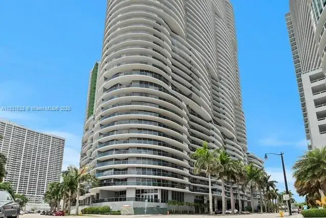 3 bedroom 4 bath Residential for sale at 488 NE 18th St. # 715, Miami FL 33132