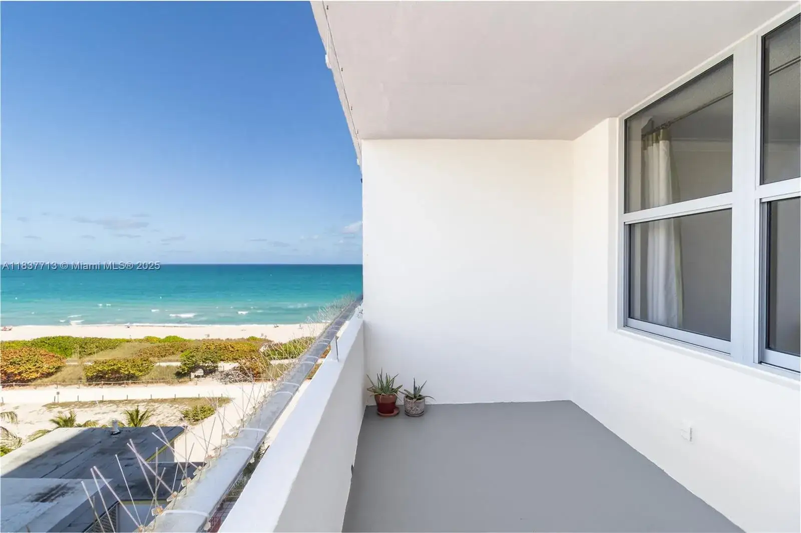 1 bedroom 1 bath Residential Lease for rent at 9225 Collins Ave # 908, Surfside FL 33154