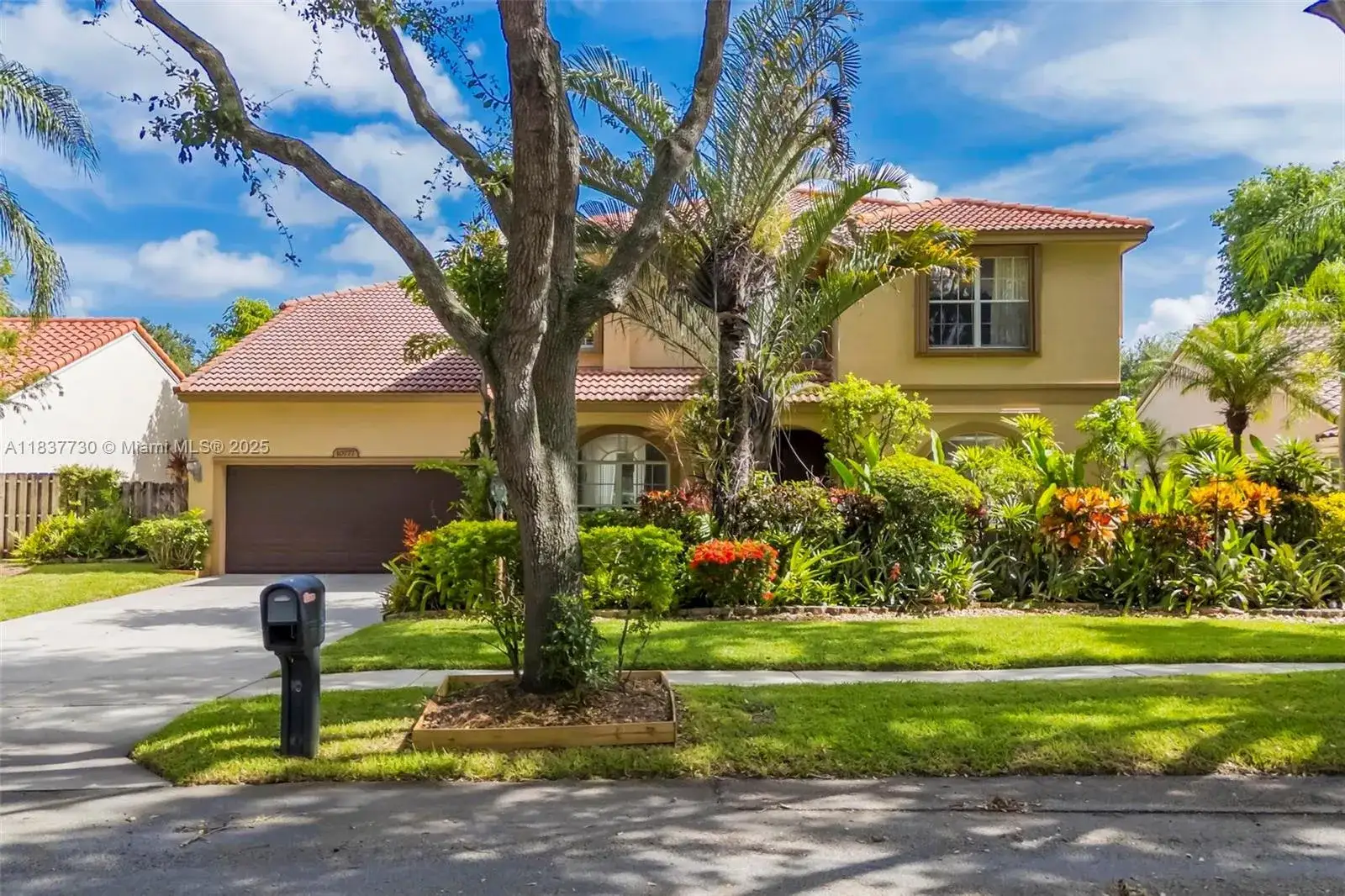 5 bedroom 2 bath Residential Lease for rent at 10777 Charleston Pl, Cooper City FL 33026