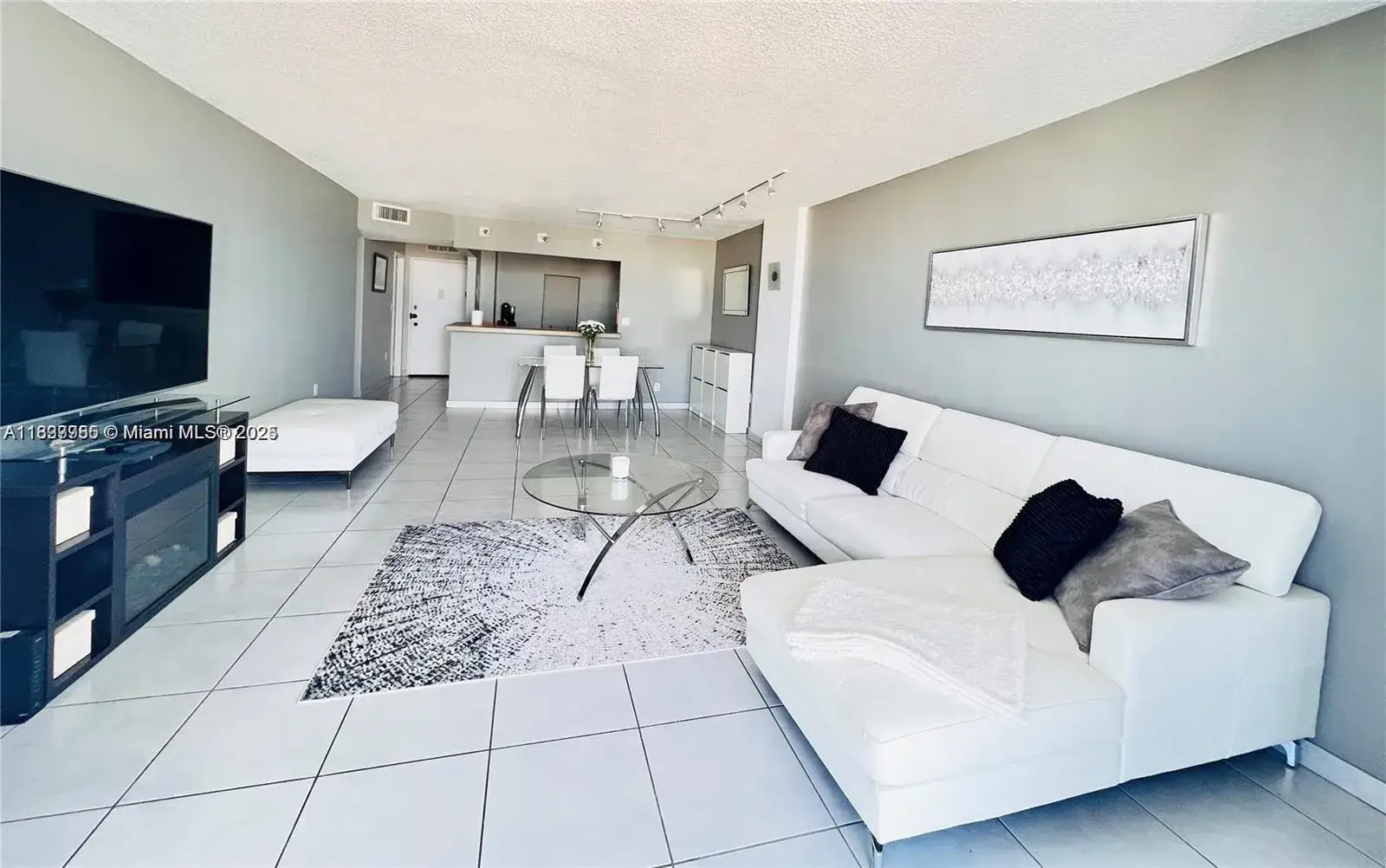 1 bedroom 1 bath Residential for sale at 2780 NE 183rd St # 2015, Aventura FL 33160