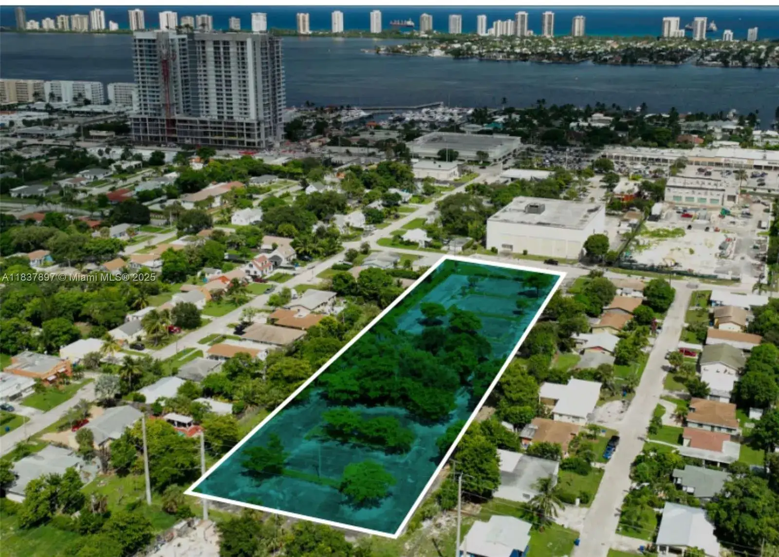 Commercial Sale for sale at 3551 Avenue, Riviera Beach FL 33404