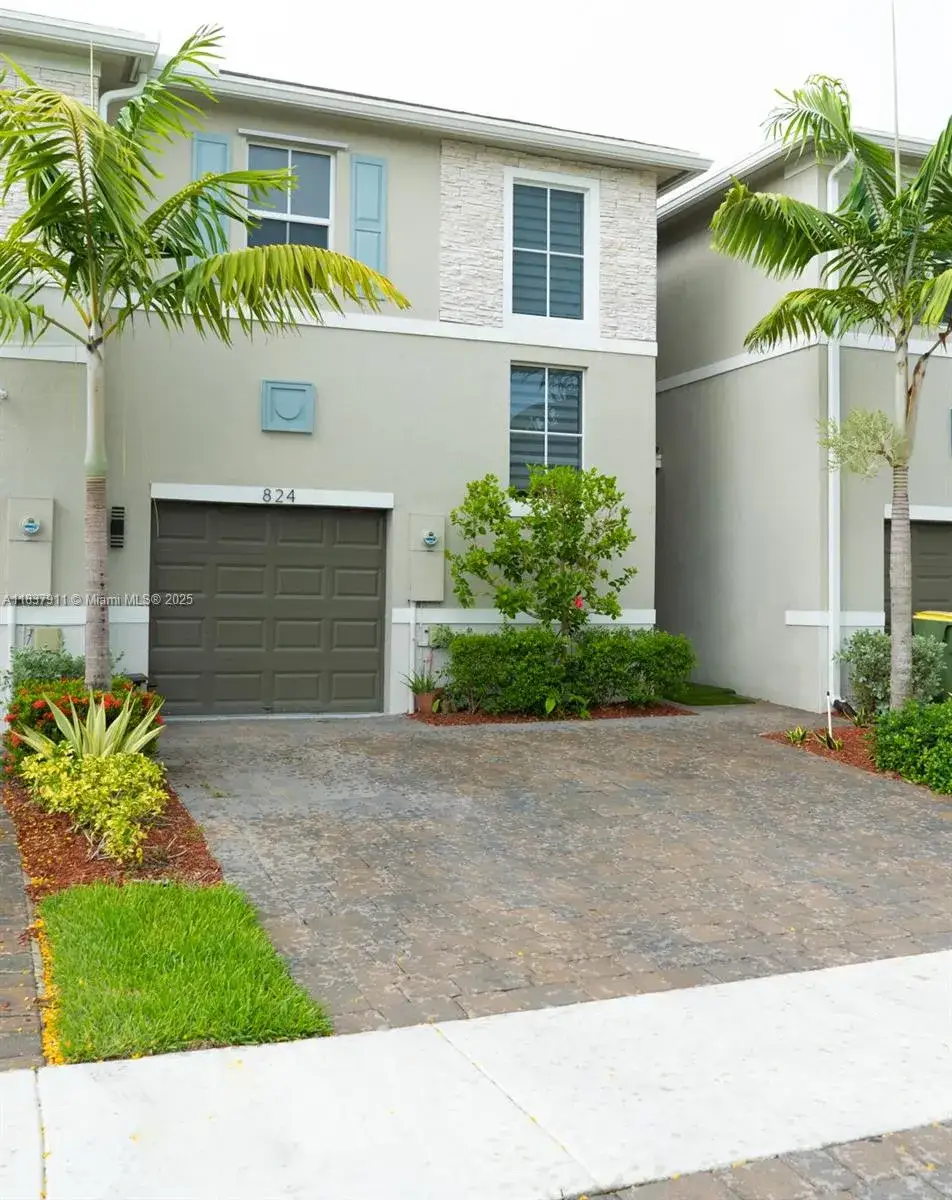 3 bedroom 2 bath Residential for sale at 824 SE 18th St, Homestead FL 33034