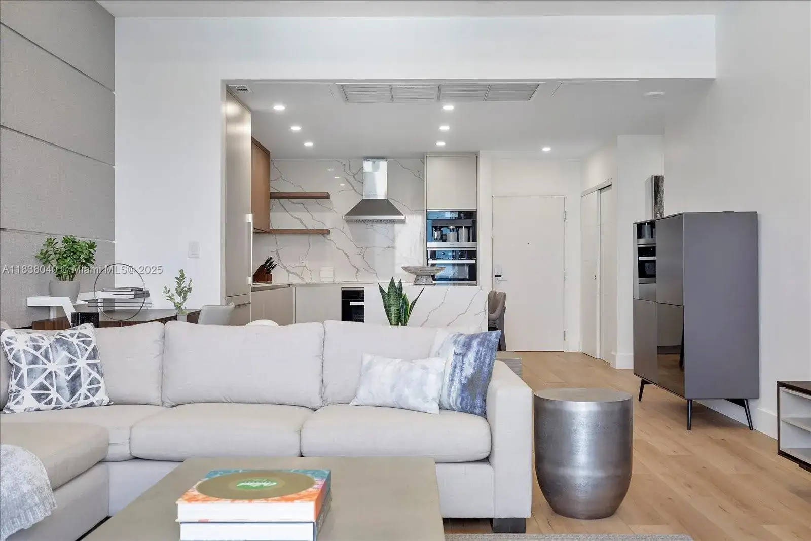 1 bedroom 1 bath Residential Lease for rent at 2301 Collins Ave # 1633, Miami Beach FL 33139