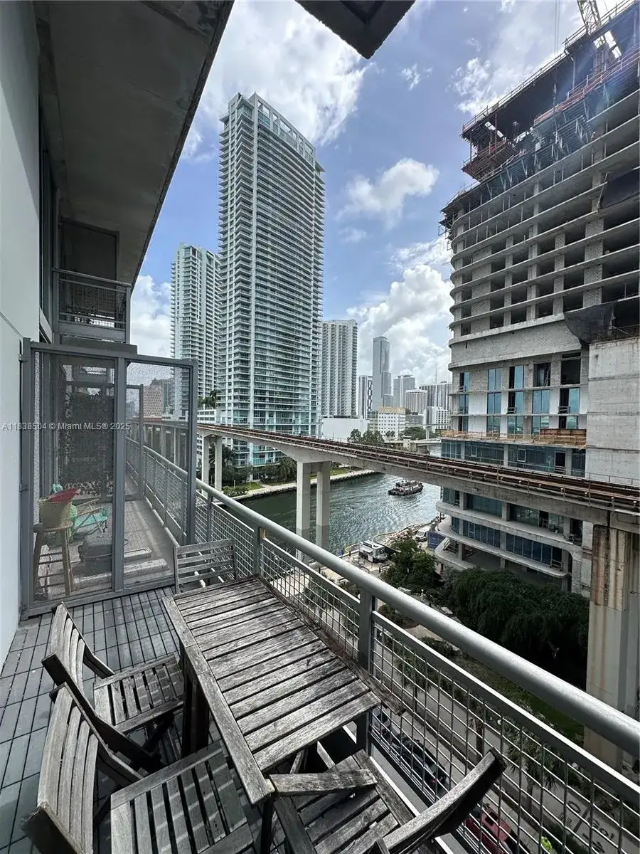 1 bedroom 1 bath Residential for sale at 690 SW 1st Ct # 1010, Miami FL 33130