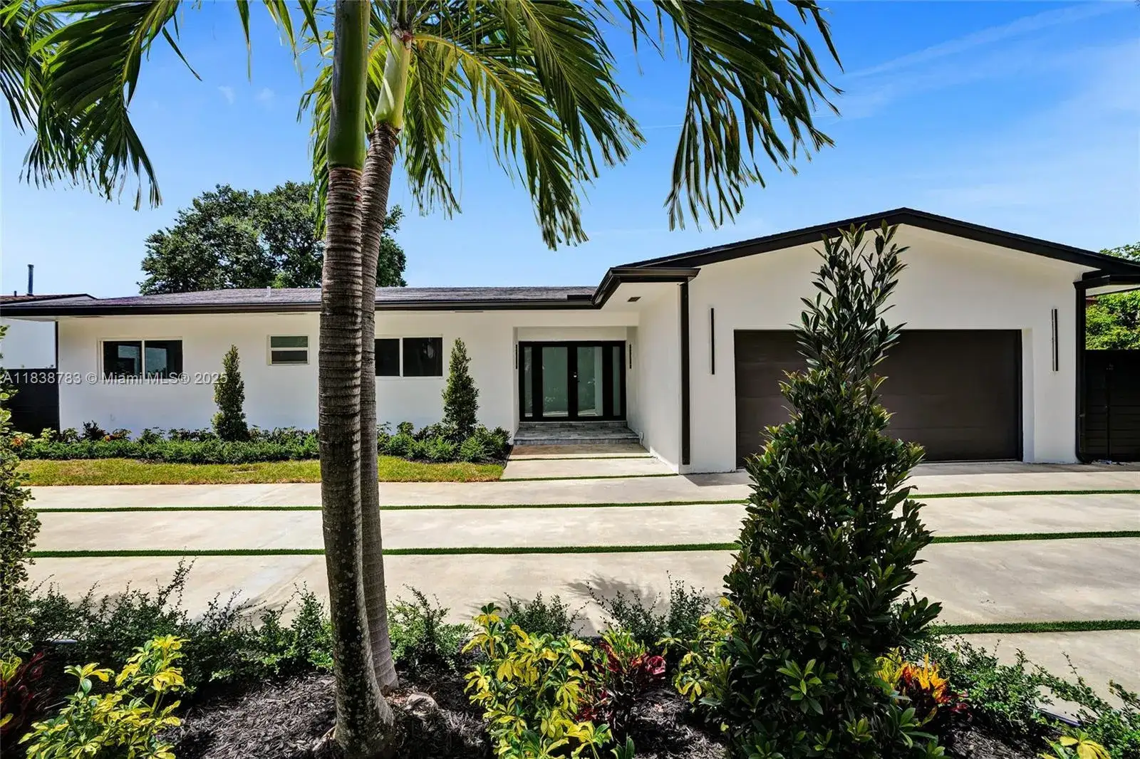 5 bedroom 5 bath Residential Lease for rent at 1840 NE 199th St, Miami FL 33179