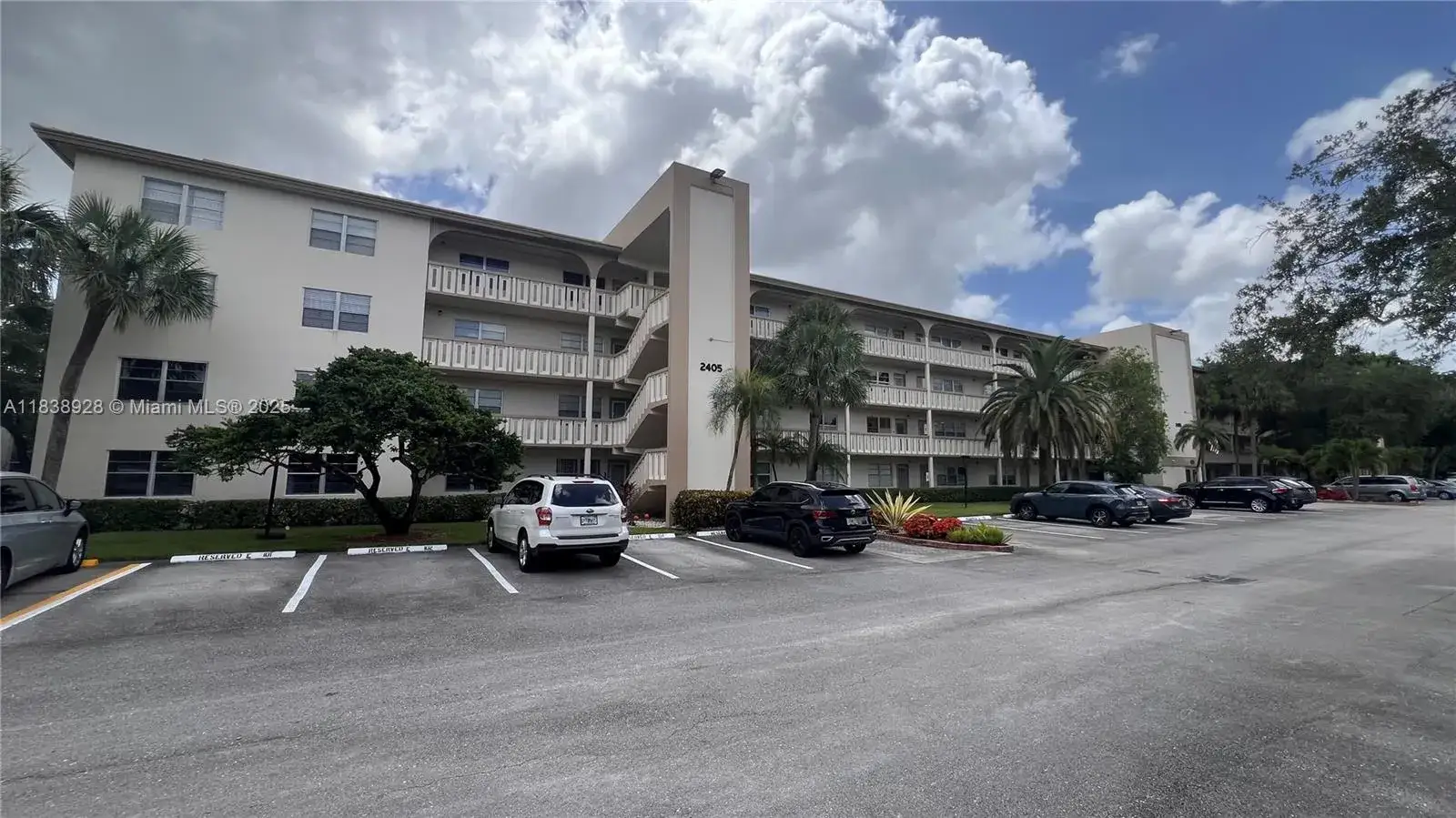 1 bedroom 1 bath Residential for sale at 2405 Antigua Cir # H1, Coconut Creek FL 33066