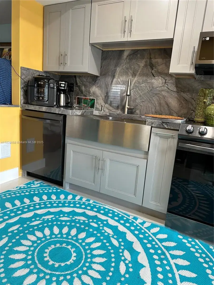 4 bedroom 2 bath Residential for sale at 15481 SW 81st Cir Ln # 712, Miami FL 33193