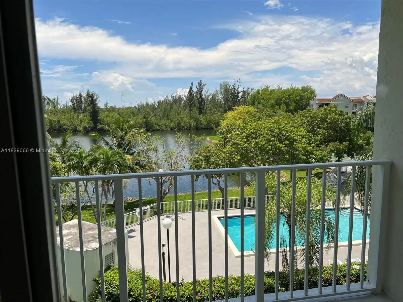 1 bedroom 1 bath Residential for sale at 8200 SW 210th St # 308, Cutler Bay FL 33189