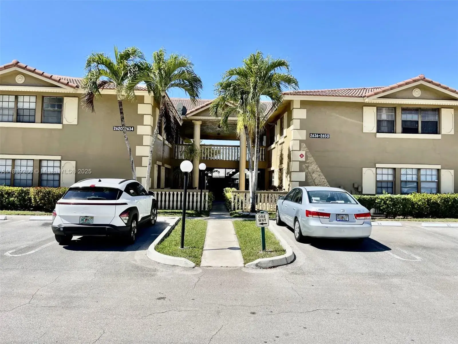 2 bedroom 2 bath Residential for sale at 2624 Riverside Dr # 2624, Coral Springs FL 33065