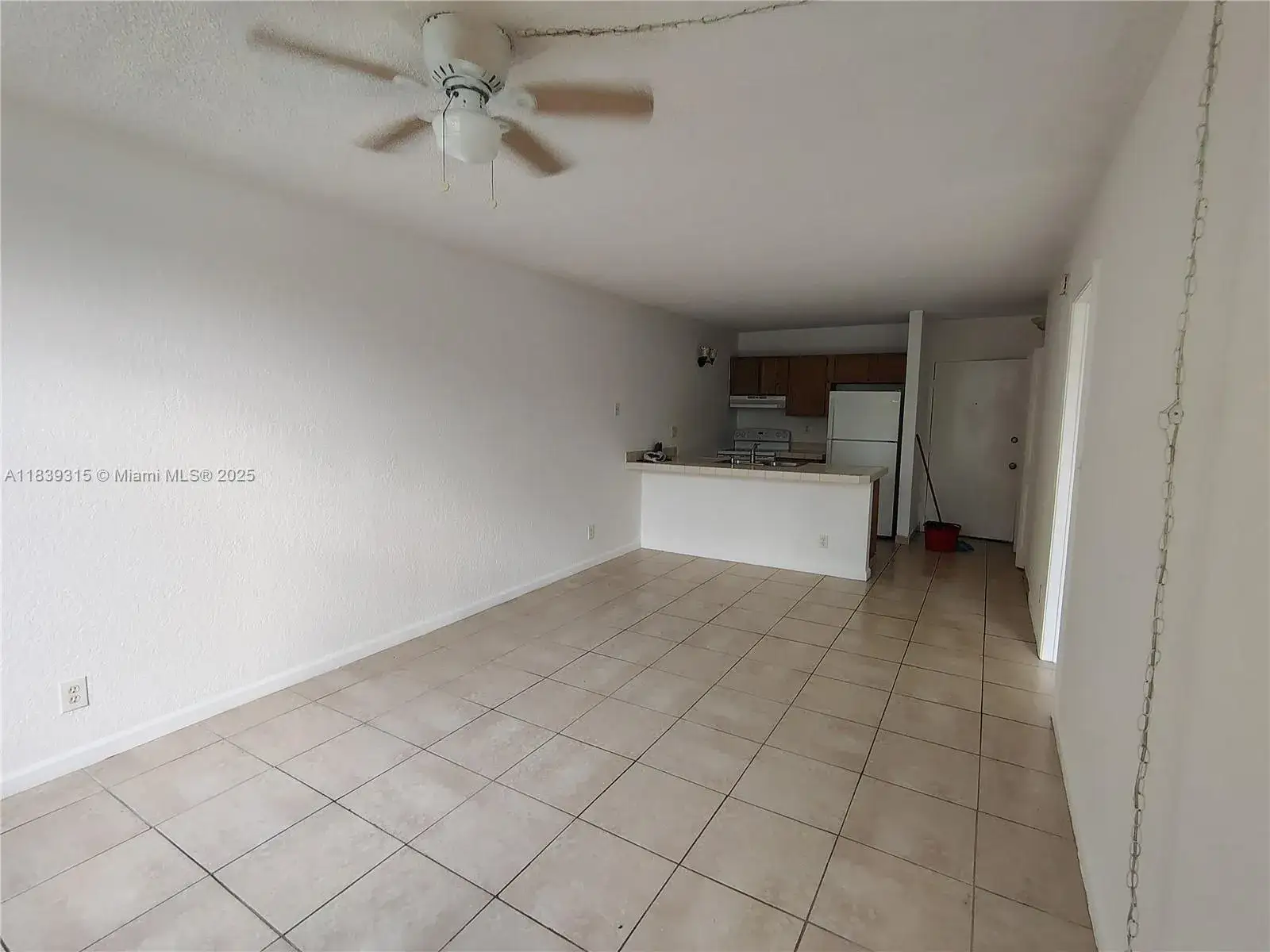 1 bedroom 1 bath Residential Lease for rent at 2401 Riverside Dr # B, Coral Springs FL 33065