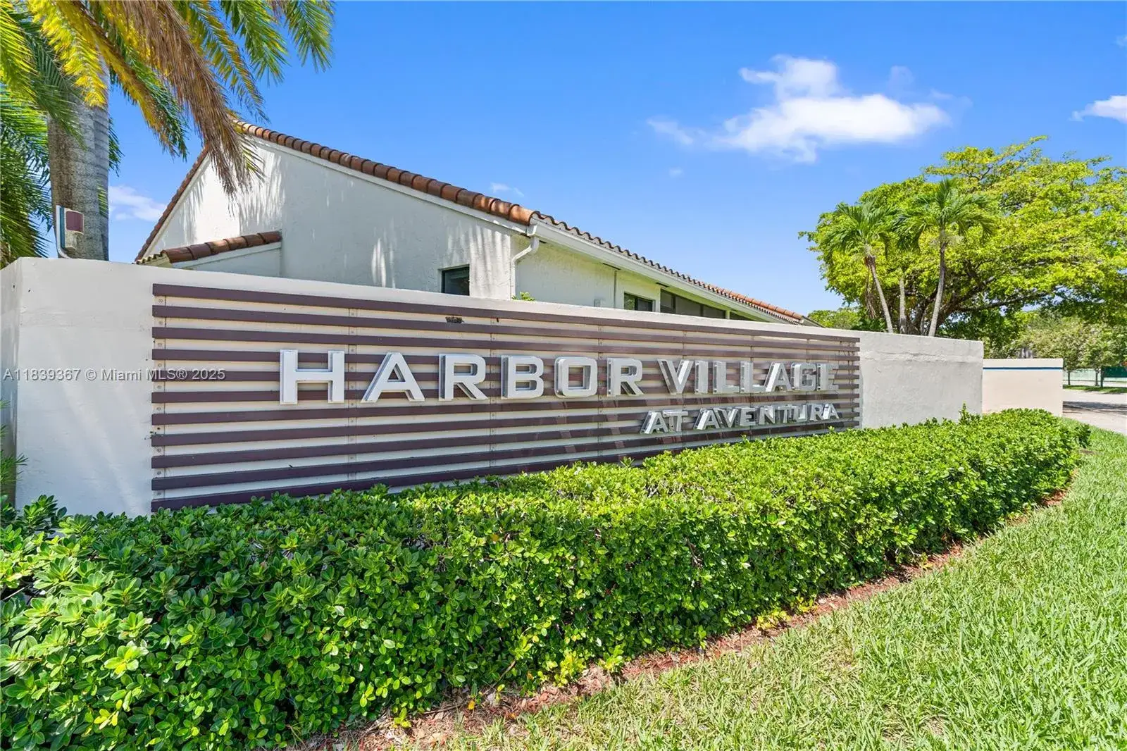 3 bedroom 2 bath Residential for sale at 21200 Harbor Way # 11, Aventura FL 33180