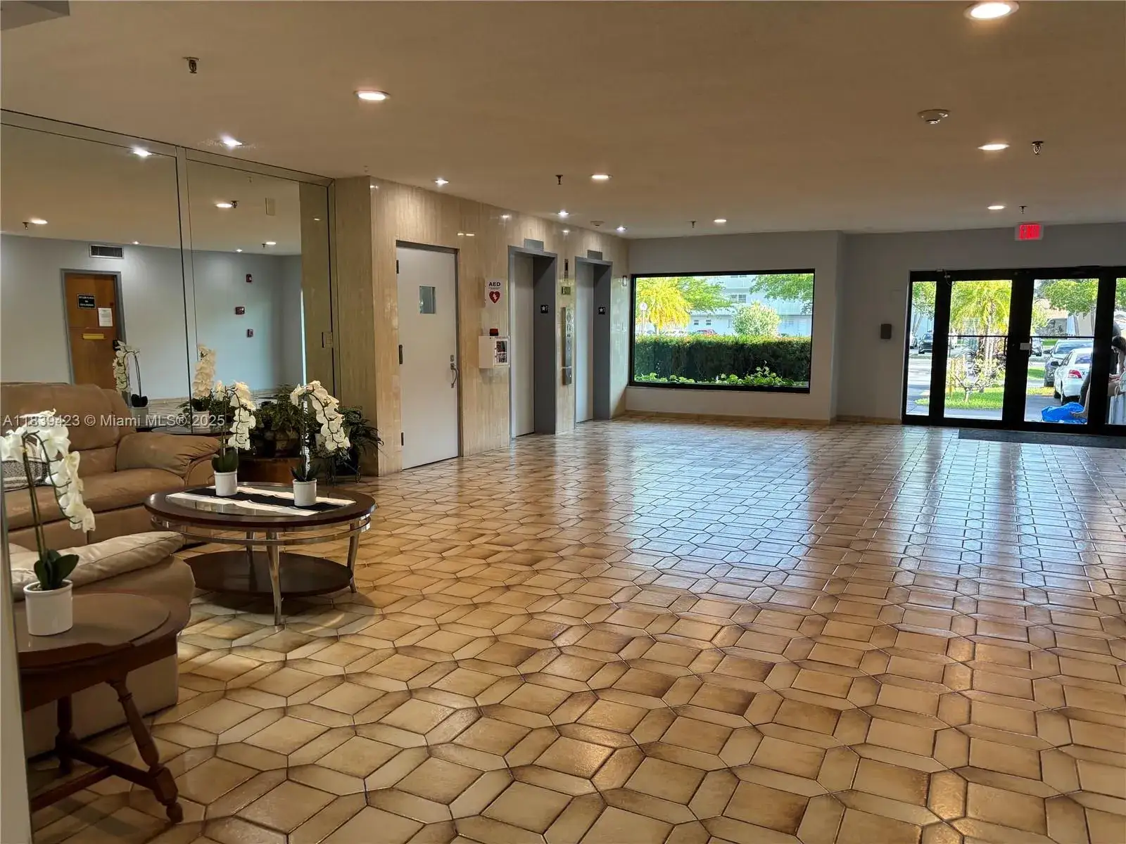 3 bedroom 2 bath Residential Lease for rent at 1301 Ne 7th St # 101, Hallandale Beach FL 33009