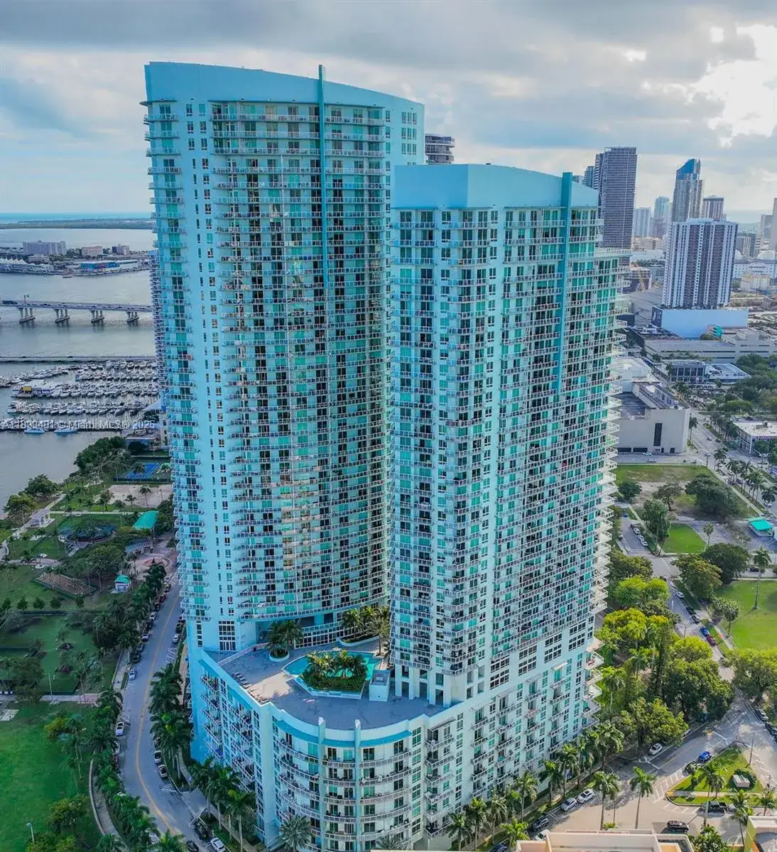 1 bedroom 1 bath Residential for sale at 1900 N Bayshore Dr # 1803, Miami FL 33132