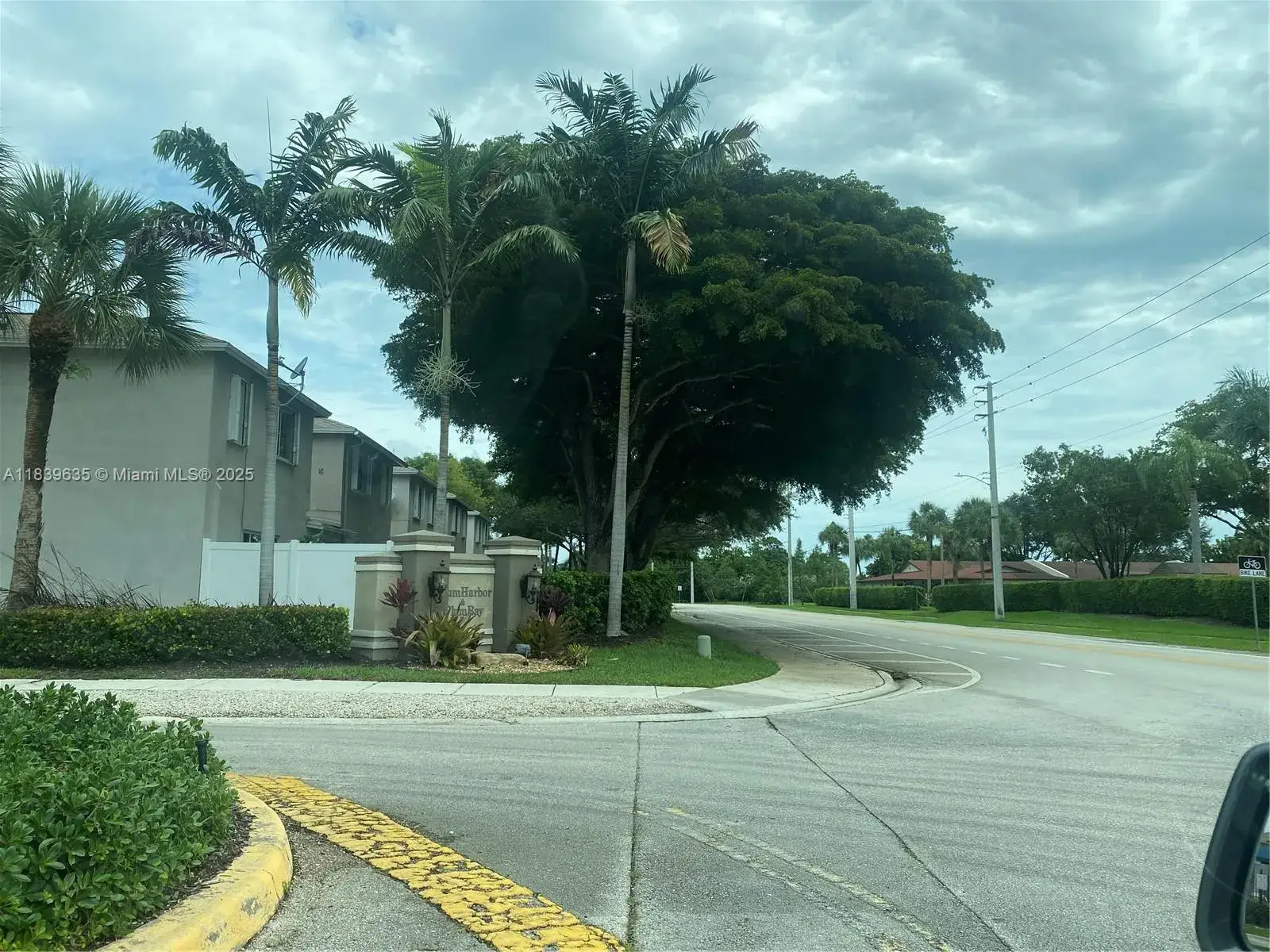 3 bedroom 2 bath Residential for sale at 6006 Plum Pl, Tamarac FL 33321