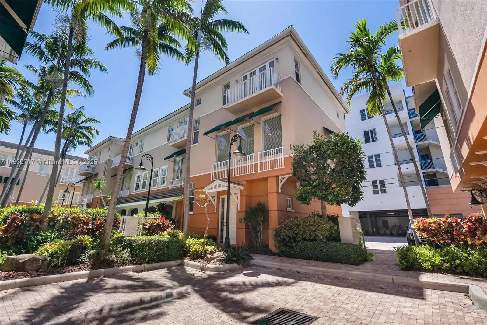 2 bedroom 3 bath Residential for sale at 180 NE 6th Ave, Delray Beach FL 33483