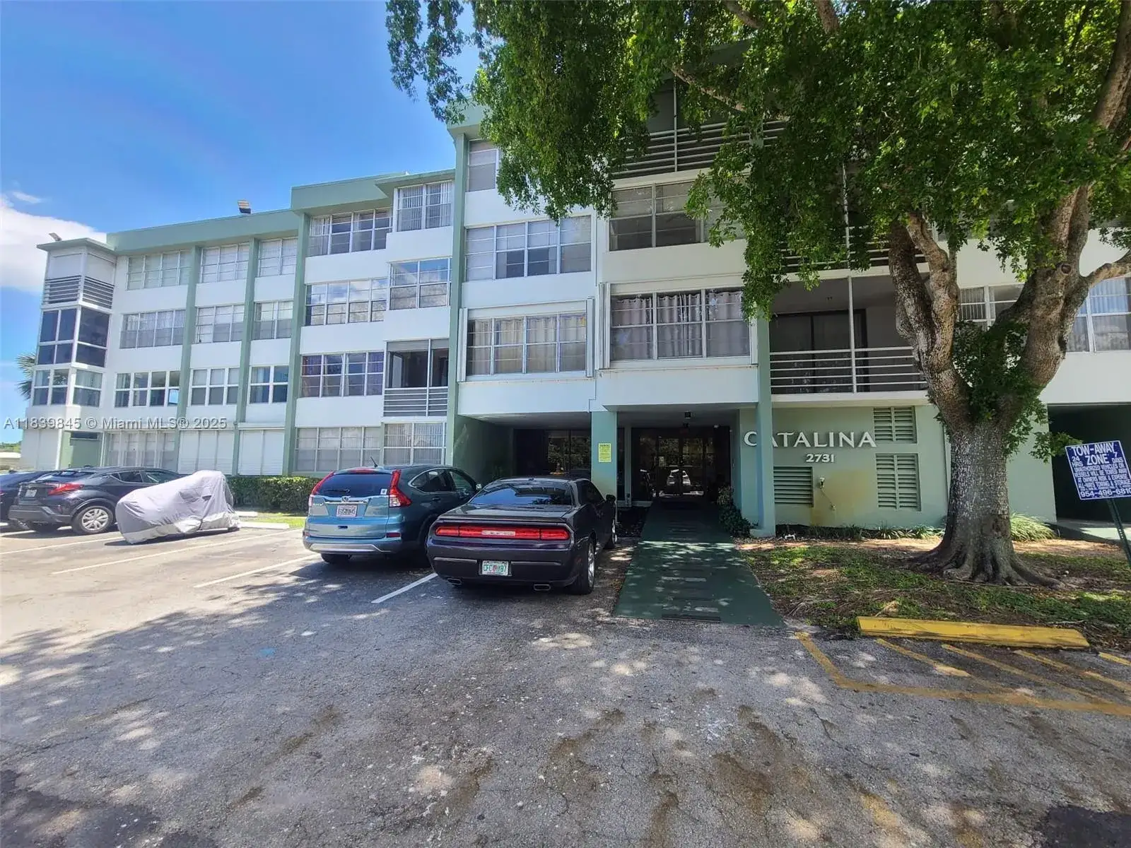 1 bedroom 1 bath Residential for sale at 2731 Taft St # 102, Hollywood FL 33020