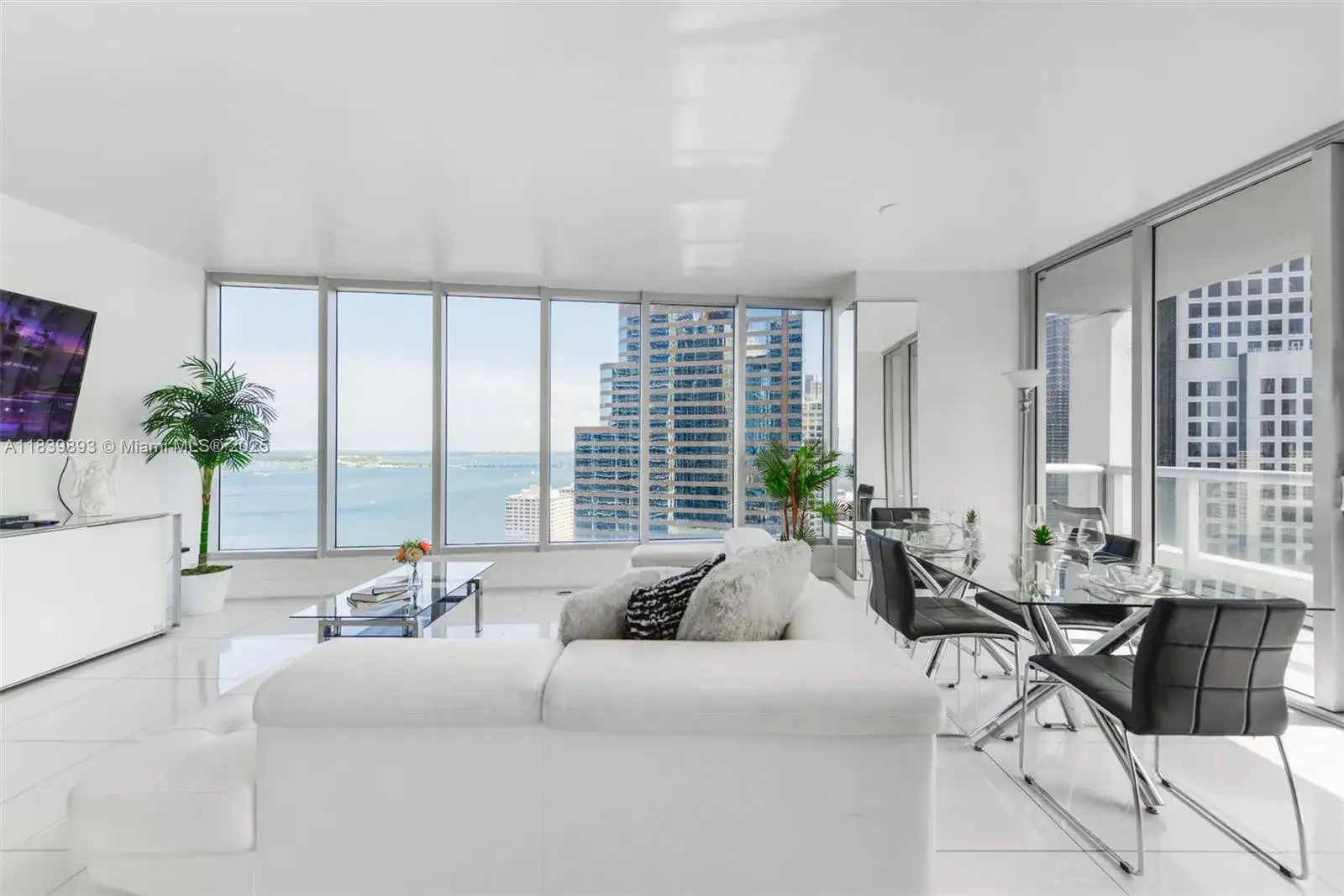 2 bedroom 2 bath Residential for sale at 485 Brickell Ave # 2908, Miami FL 33131