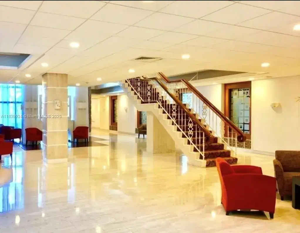 1 bath Residential Lease for rent at 2899 Collins Ave # 1102, Miami Beach FL 33140