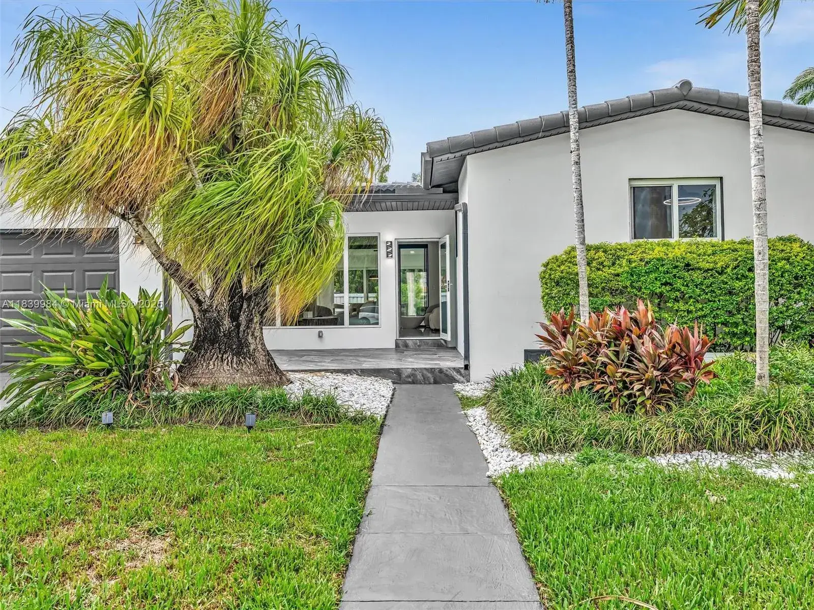 3 bedroom 2 bath Residential Lease for rent at 915 N 14th Ave, Hollywood FL 33020