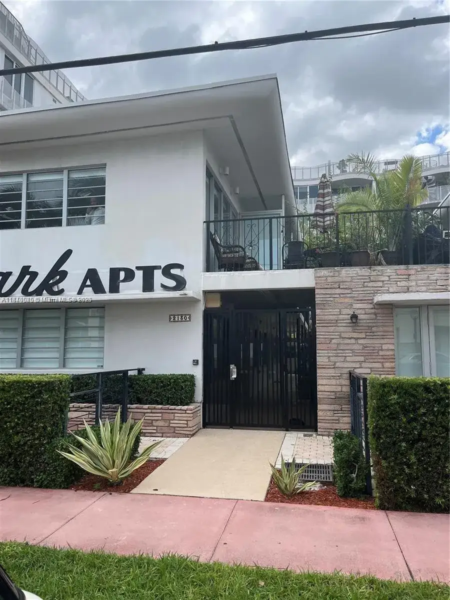 1 bedroom 1 bath Residential for sale at 2130 Park Ave # 4, Miami Beach FL 33139