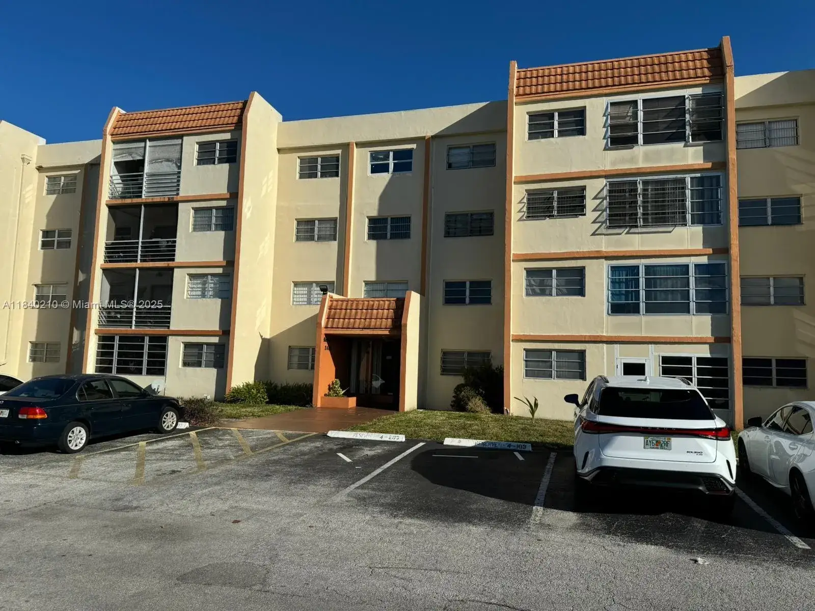 2 bedroom 2 bath Residential for sale at 2401 NW 41st Ave # 205, Lauderhill FL 33313