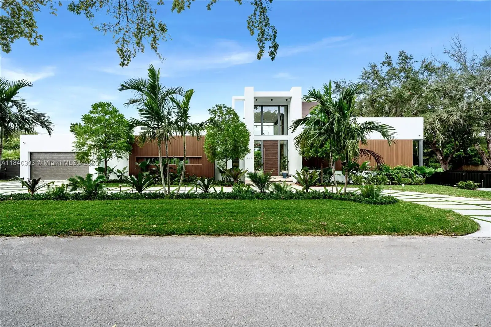 4 bedroom 5 bath Residential for sale at 967 NE 117th St, Biscayne Park FL 33161