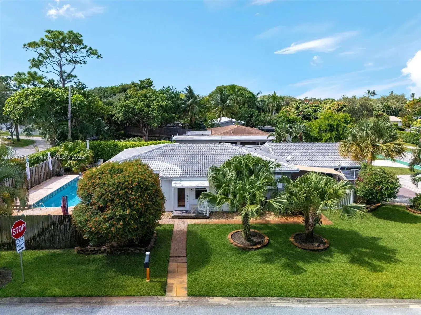 4 bedroom 3 bath Residential for sale at 204 S Seacrest Cir, Delray Beach FL 33444