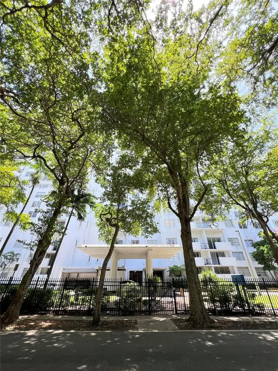 2 bedroom 2 bath Residential for sale at 2780 NE 183rd St # 1714, Aventura FL 33160