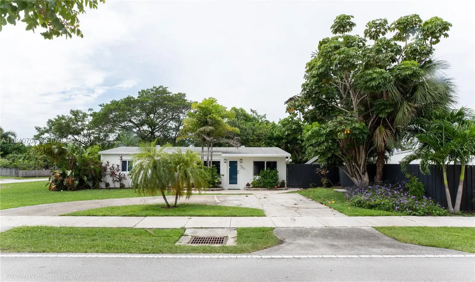 1 bedroom 1 bath Residential Lease for rent at 5901 NE 4th Ave # 1, Oakland Park FL 33334