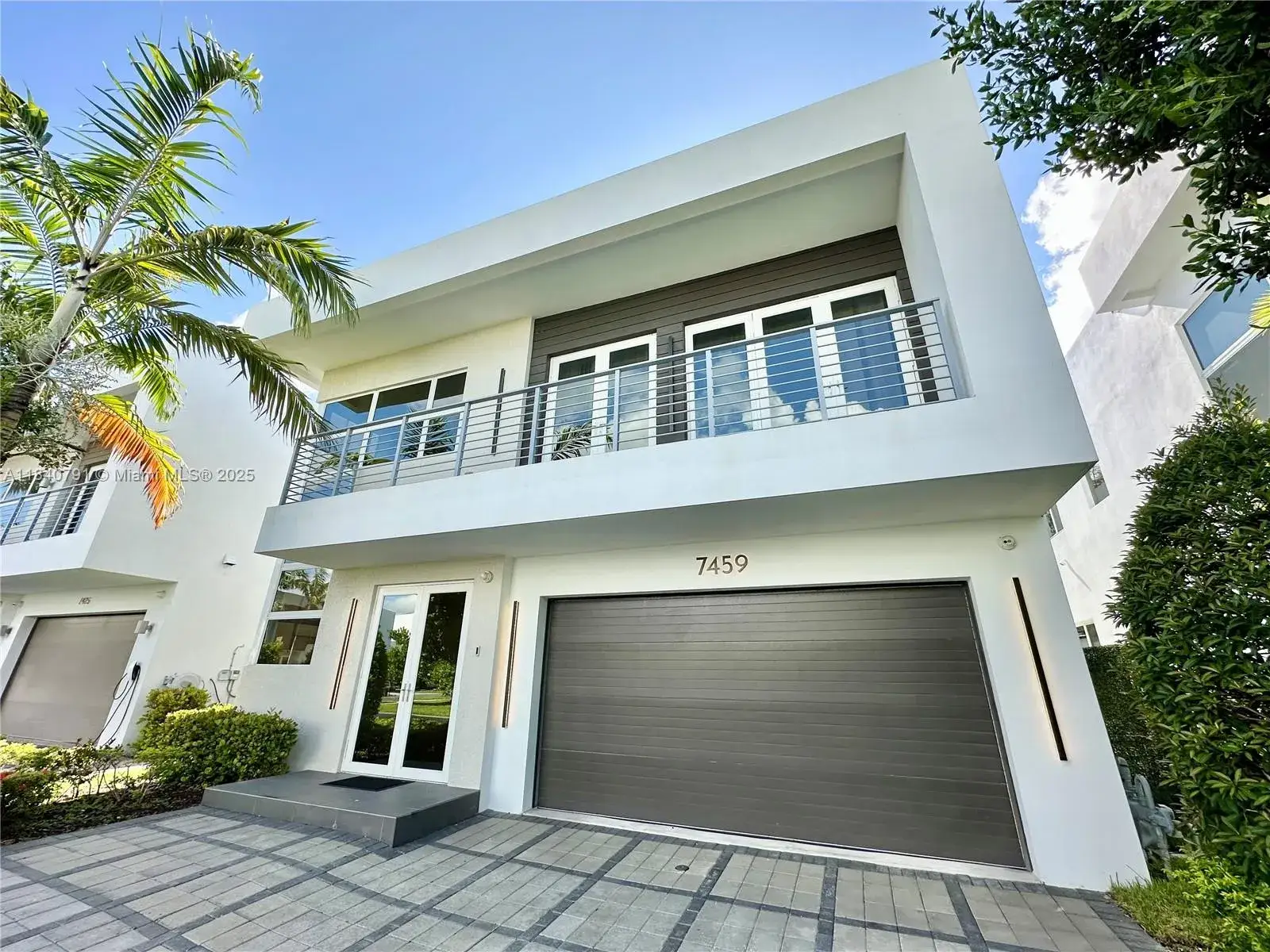 5 bedroom 4 bath Residential for sale at 7459 NW 97th Ct, Doral FL 33178