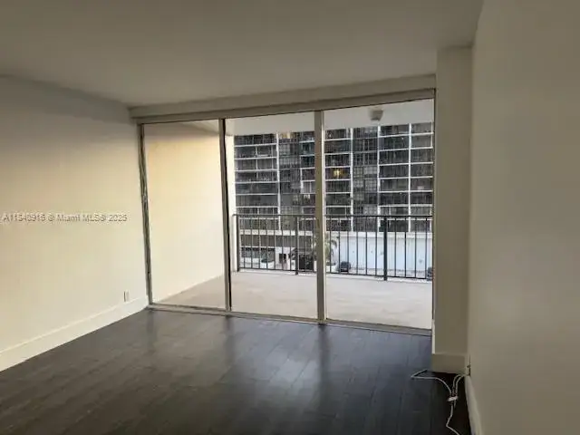 1 bedroom 1 bath Residential Lease for rent at 1901 Brickell Ave # B707, Miami FL 33129