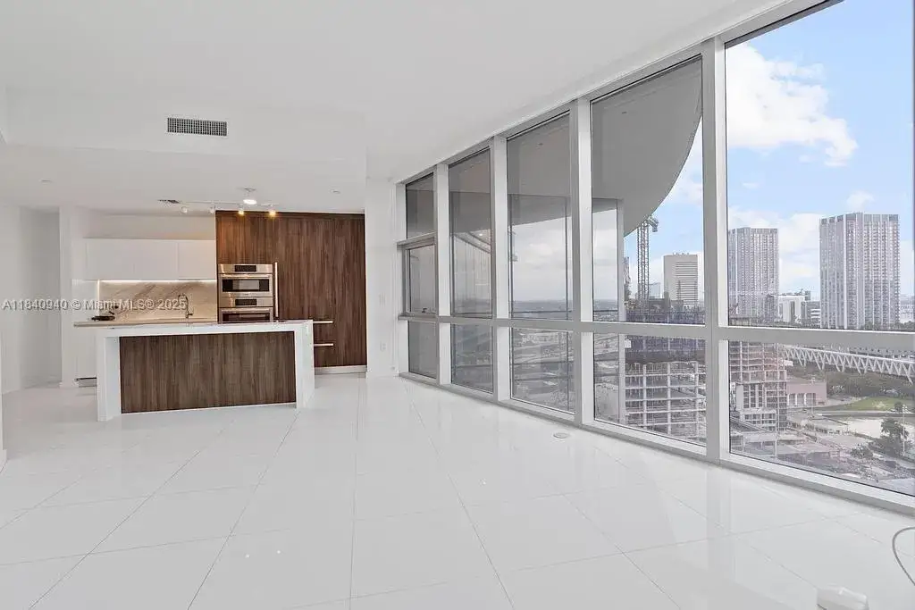 1 bedroom 1 bath Residential for sale at 851 NE 1st Ave # 2102, Miami FL 33132
