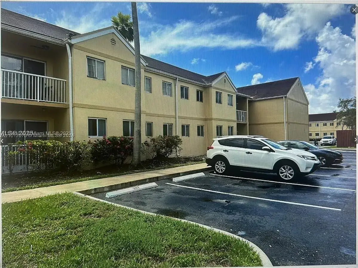 2 bedroom 2 bath Residential for sale at 13810 SW 112th St # 106, Miami FL 33186