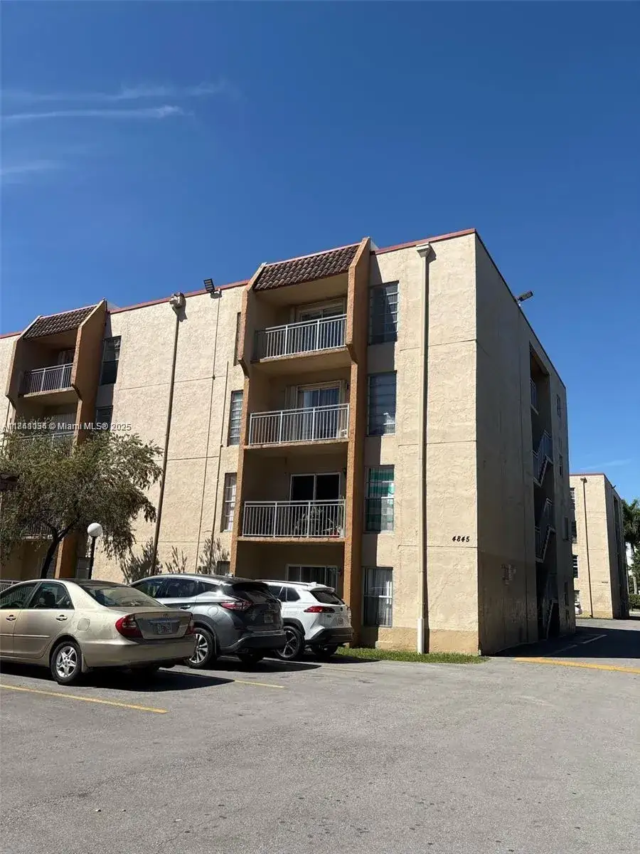 2 bedroom 2 bath Residential Lease for rent at 4845 NW 7th St # 5, Miami FL 33126