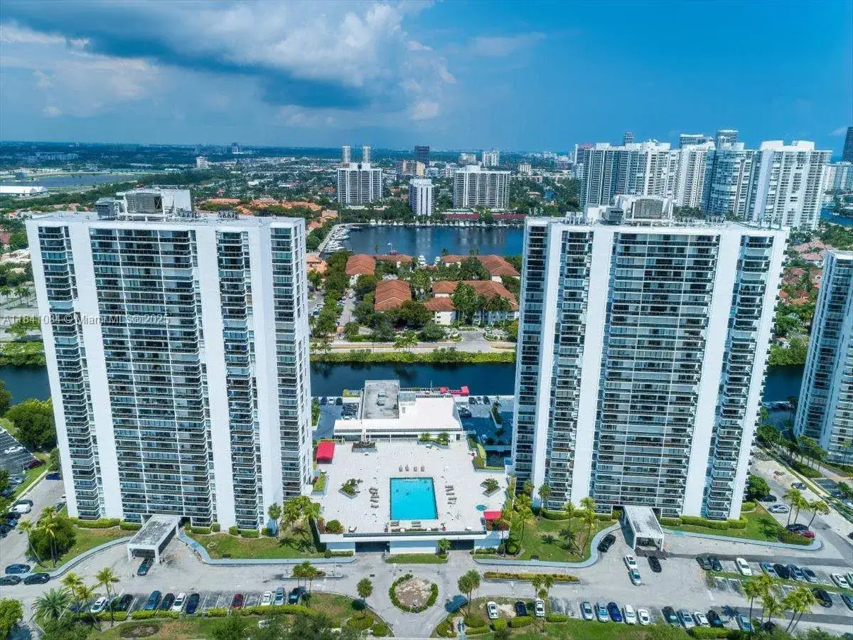 2 bedroom 2 bath Residential Lease for rent at 3675 N Country Club Dr # 2502, Aventura FL 33180
