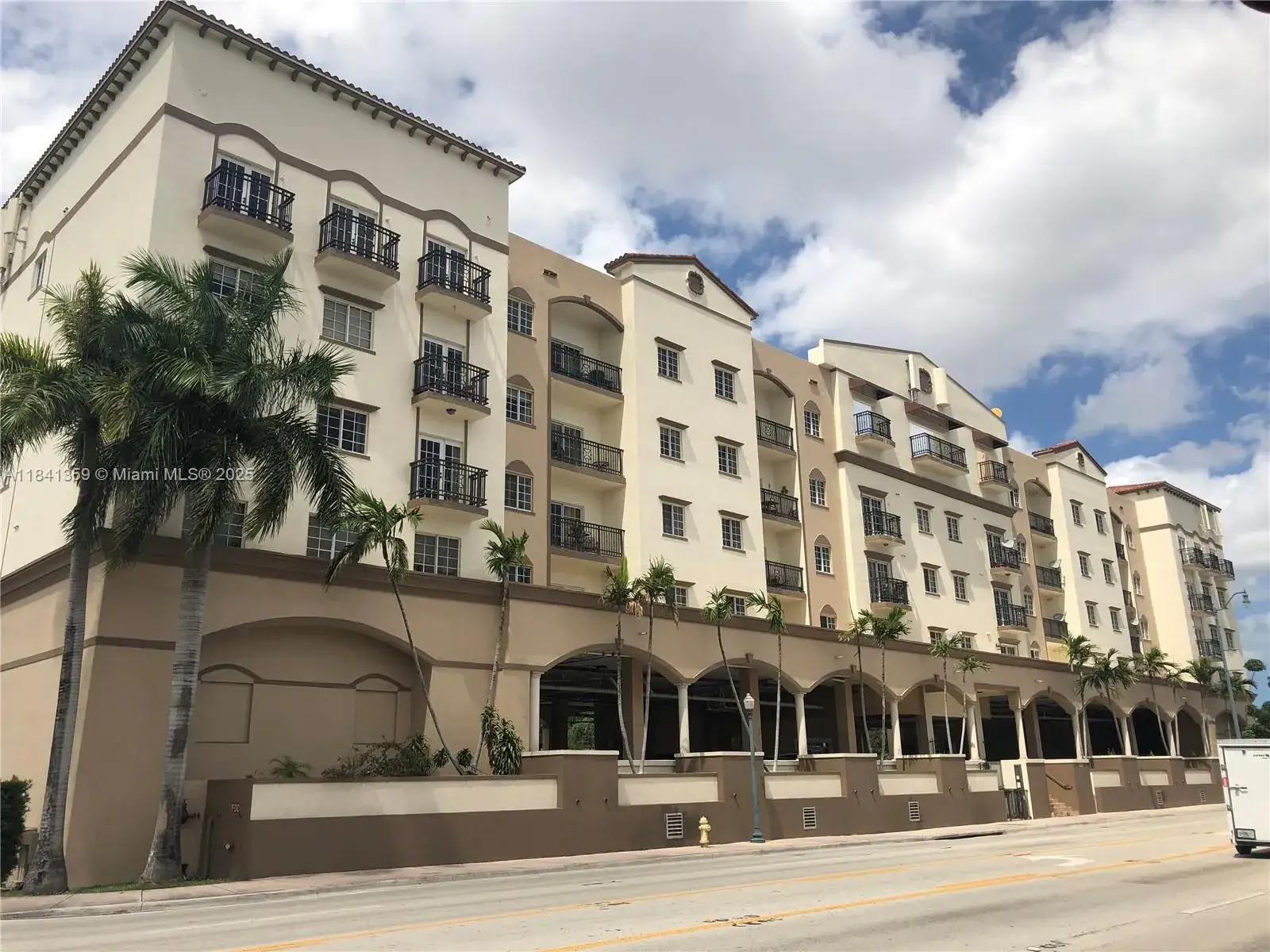 2 bedroom 2 bath Residential Lease for rent at 5271 SW 8th St # 414, Miami FL 33134