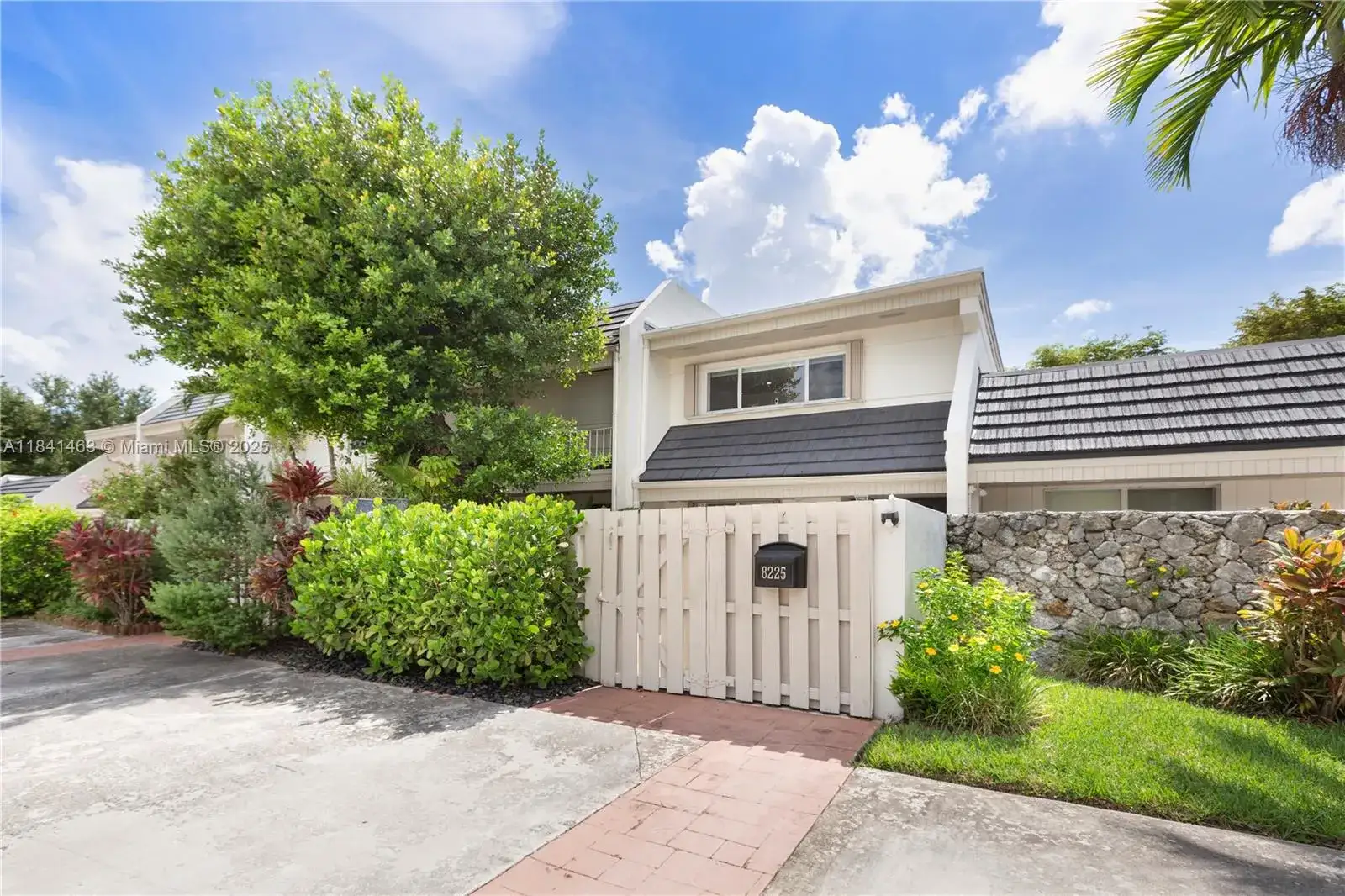2 bedroom 2 bath Residential for sale at 8225 SW 81st Ct, Miami FL 33143