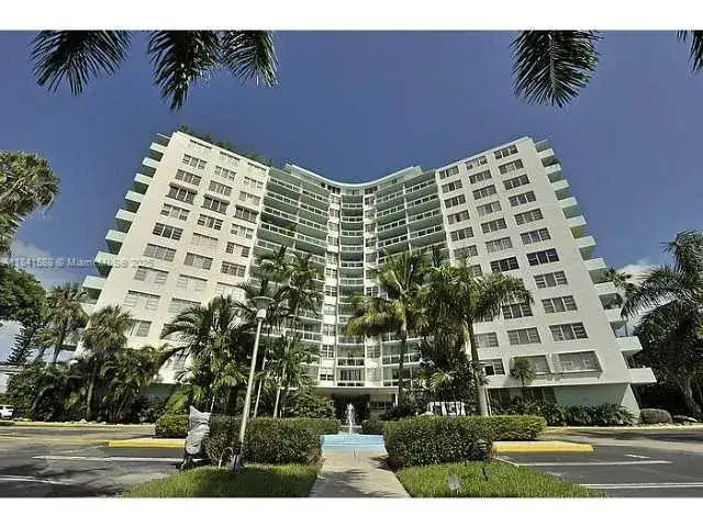 1 bedroom 1 bath Residential Lease for rent at 3301 NE 5th Ave # 802, Miami FL 33137