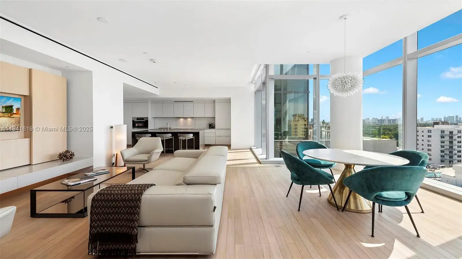 1 bedroom 1 bath Residential Lease for rent at 2901 Collins Ave # 1403, Miami Beach FL 33140