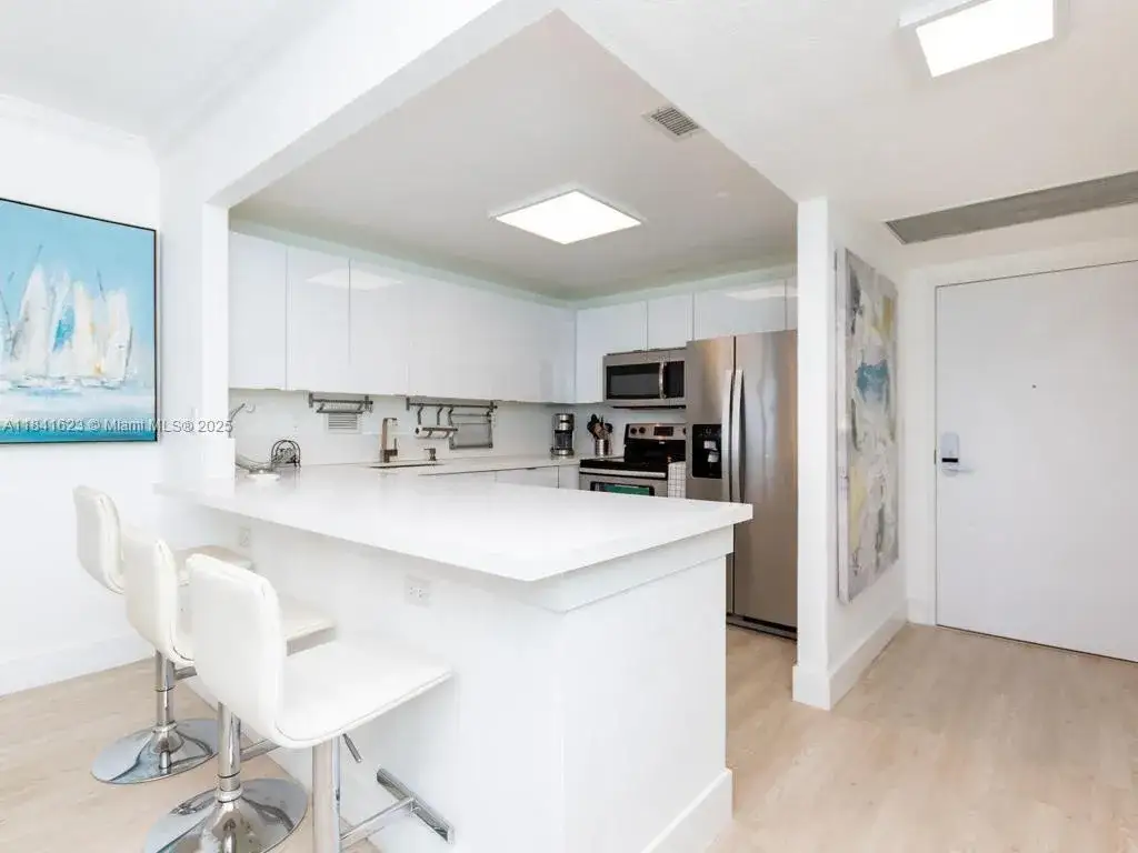 1 bedroom 1 bath Residential Lease for rent at 2301 Collins Ave # 625, Miami Beach FL 33139