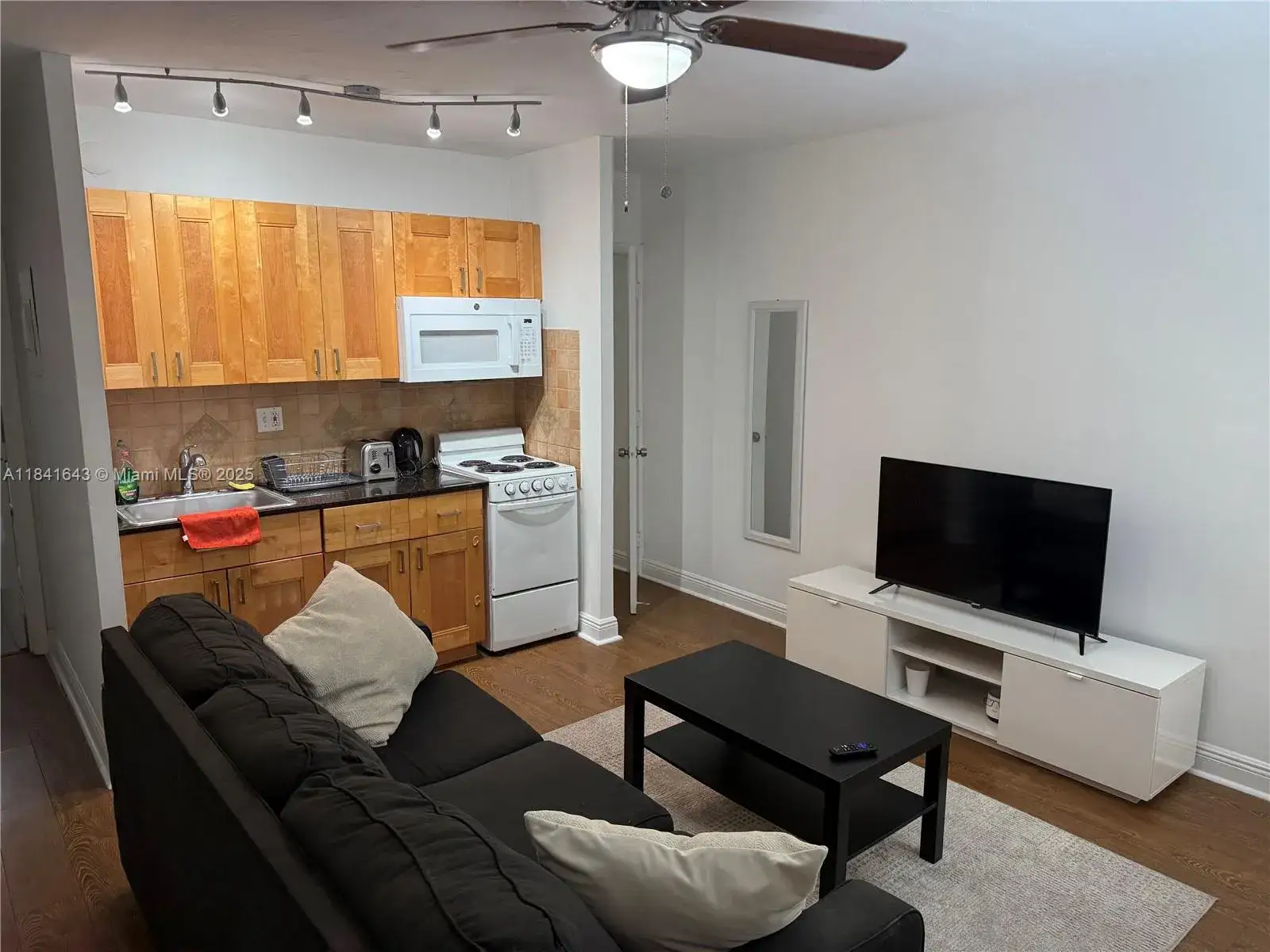 1 bedroom 1 bath Residential Lease for rent at 740 Michigan Ave # 6, Miami Beach FL 33139