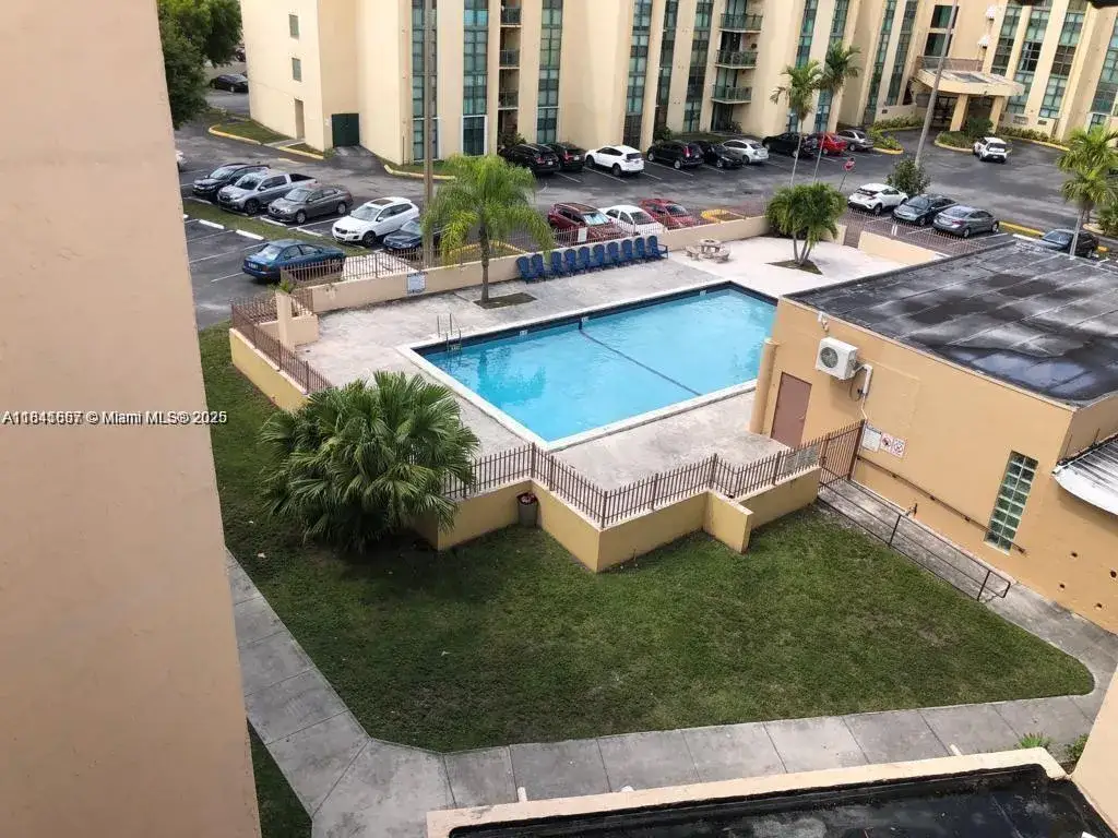 2 bedroom 2 bath Residential Lease for rent at 2075 SW 122nd Ave # 117, Miami FL 33175