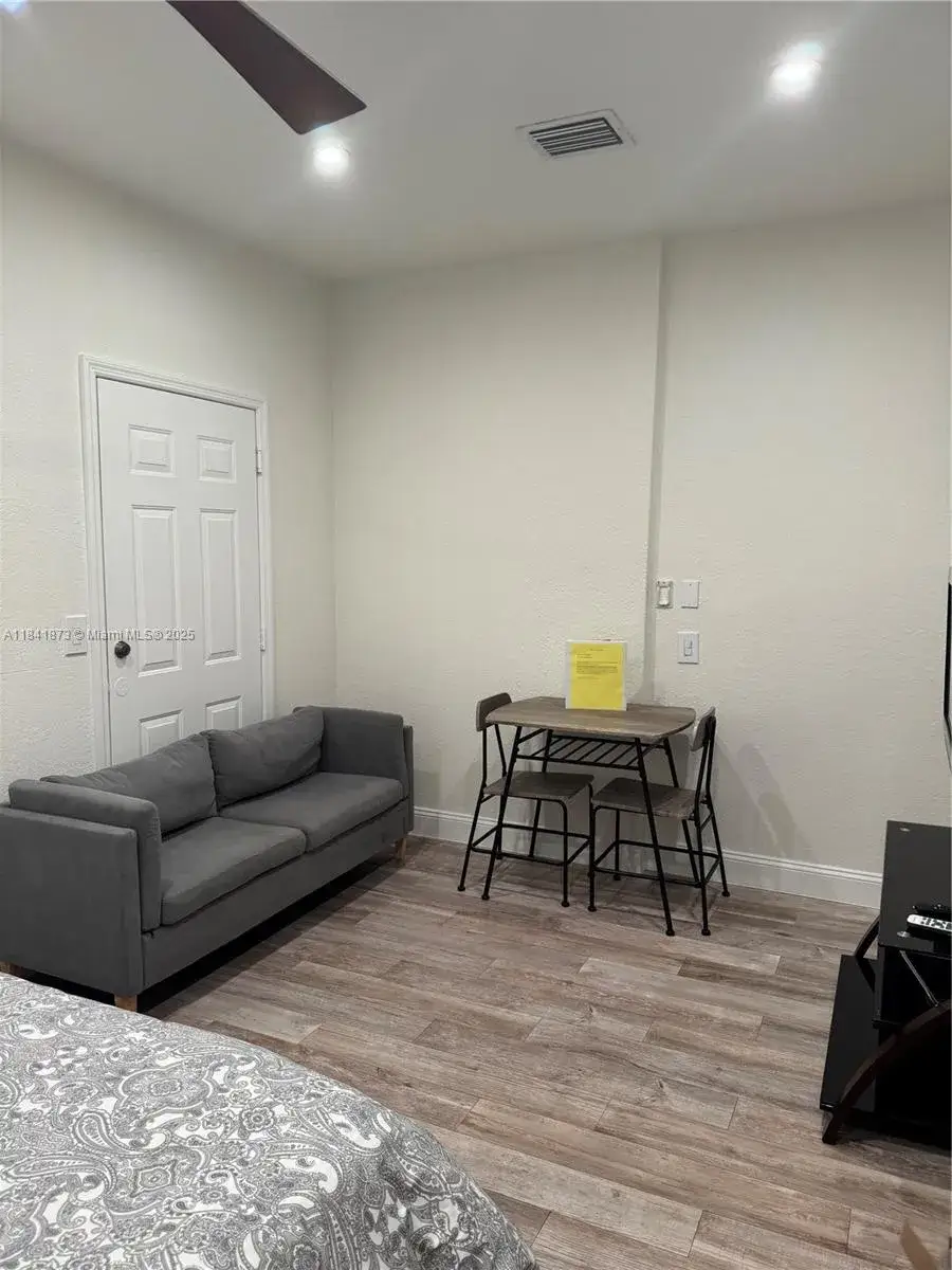 1 bath Residential Lease for rent at 15603 SW 178th St, Miami FL 33187