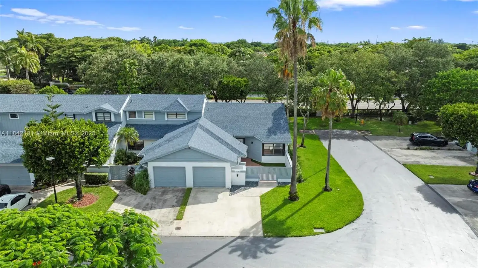 2 bedroom 2 bath Residential Lease for rent at 10190 NW 52nd Ter # 10190, Doral FL 33178