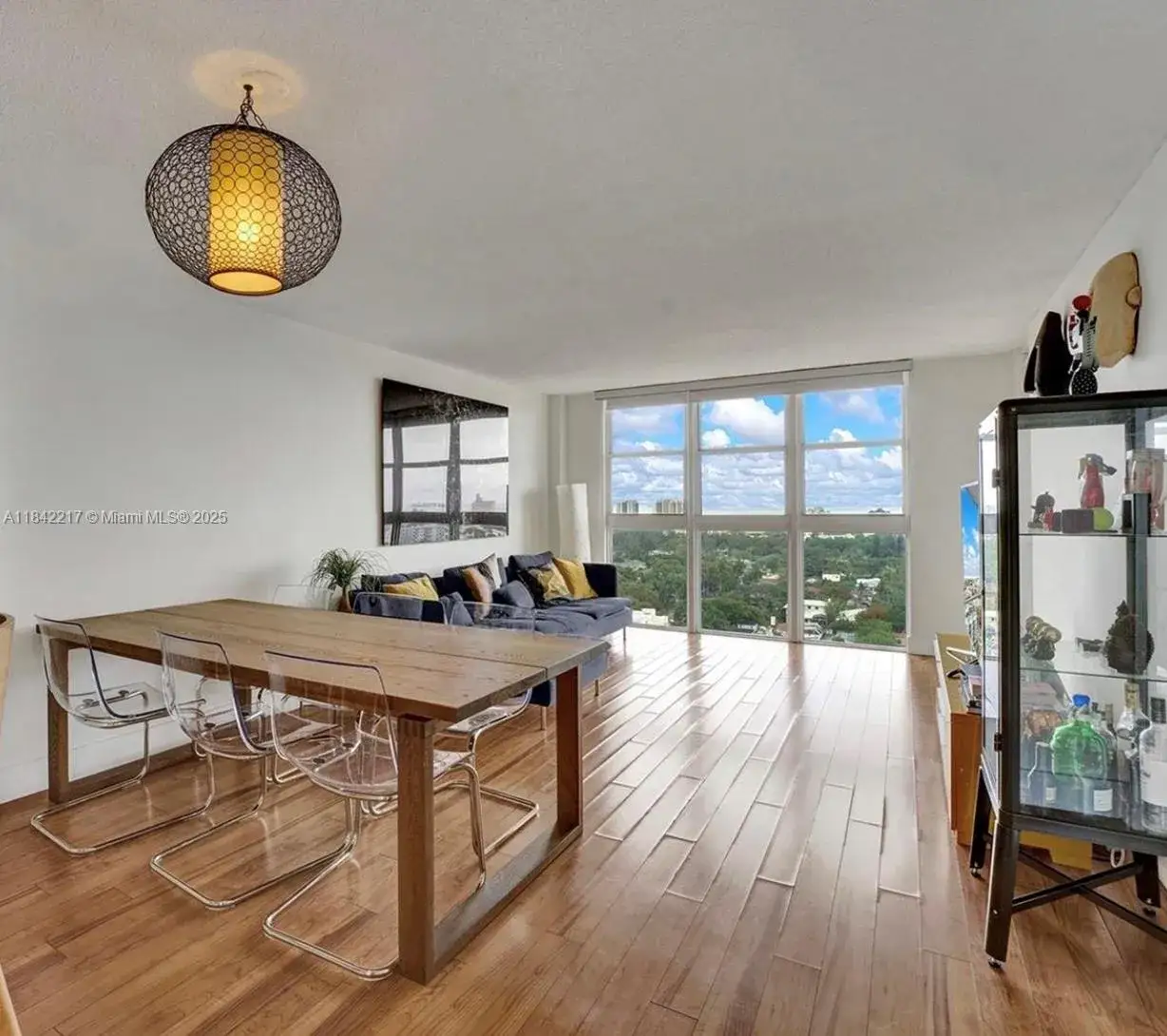 1 bedroom 1 bath Residential Lease for rent at 1228 West Ave # 1510, Miami Beach FL 33139